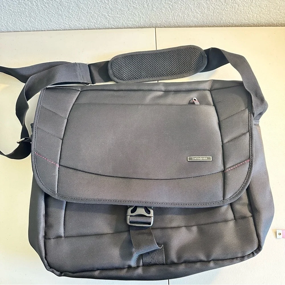 Samsonite Black Laptop Messenger Bag